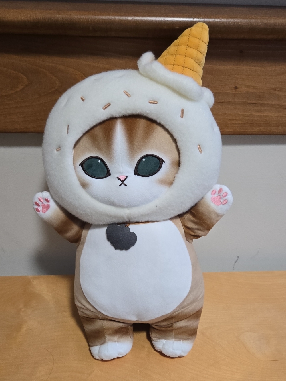 NWT 17in Mofusand Plush Cat with Yellow Ice Cream Hat - Cream & Brown